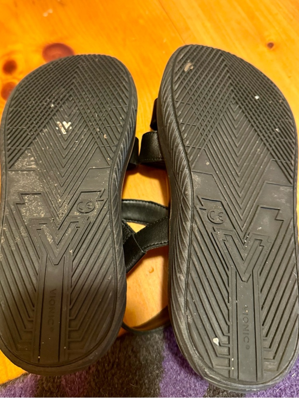 Vionic Black Leather Solana Sandals - Picture 6 of 6